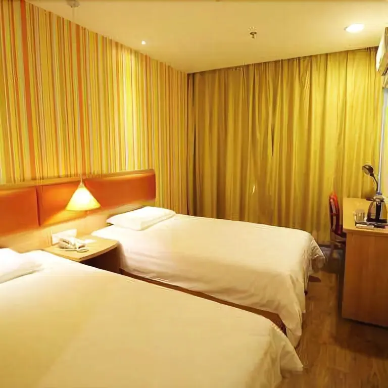 Янцюань: Home Inn Yangquan Peach West Street to the North is the International new City Shop