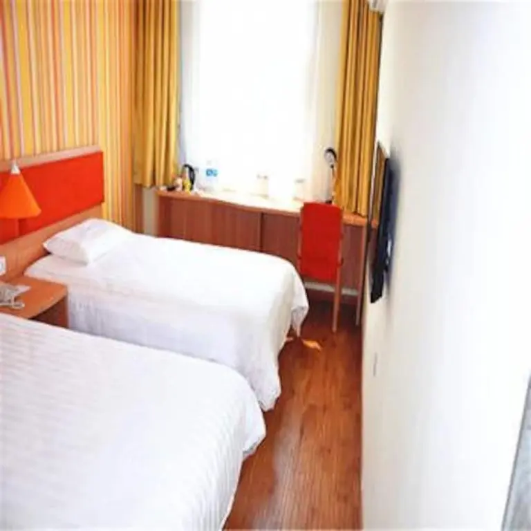 Янцюань: Home Inn Yangquan Peach West Street to the North is the International new City Shop