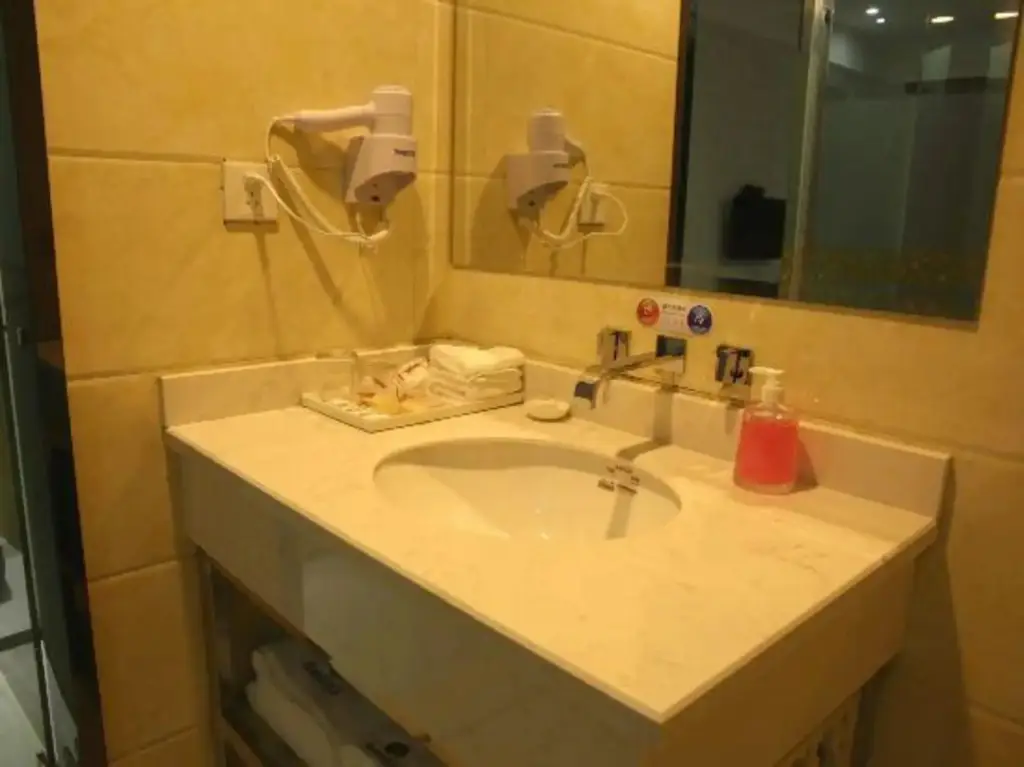 Хучжоу: Global Village Hotel