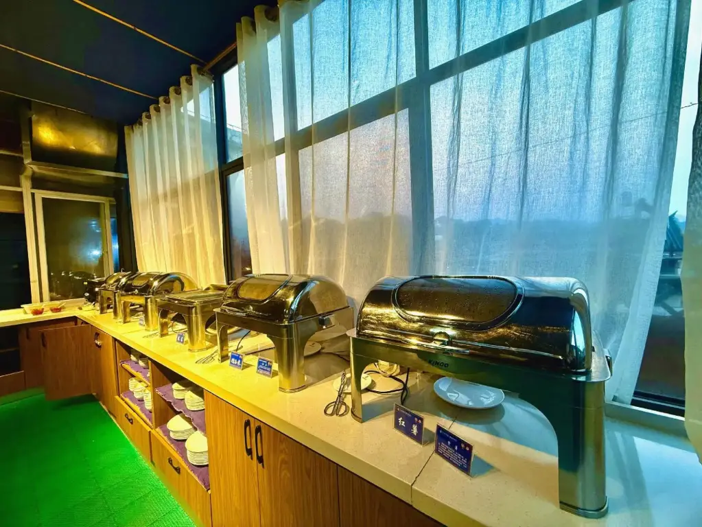 Ляньчжу: Mijng Qiyuan Minority Theme Hotel