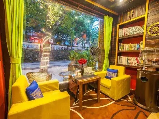 Яншо: Little Chiang Mai Sky Mirror Store (Yangshuo West Street Longtoushan Wharf Store)