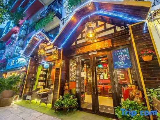 Яншо: Little Chiang Mai Sky Mirror Store (Yangshuo West Street Longtoushan Wharf Store)