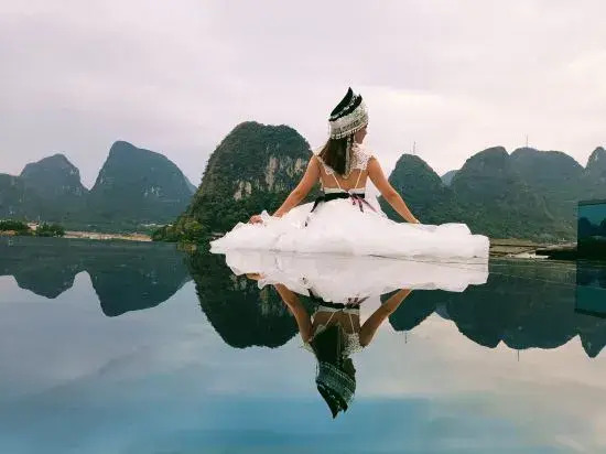 Яншо: Little Chiang Mai Sky Mirror Store (Yangshuo West Street Longtoushan Wharf Store)