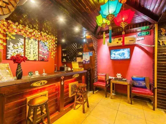 Яншо: Little Chiang Mai Sky Mirror Store (Yangshuo West Street Longtoushan Wharf Store)