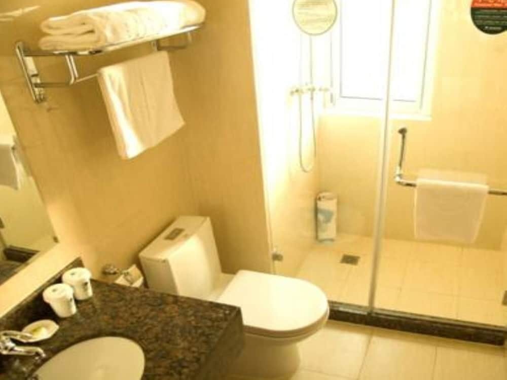 Шанхай: GreenTree Inn ShangHai PuDong New District TangQiao Metro Station Expr