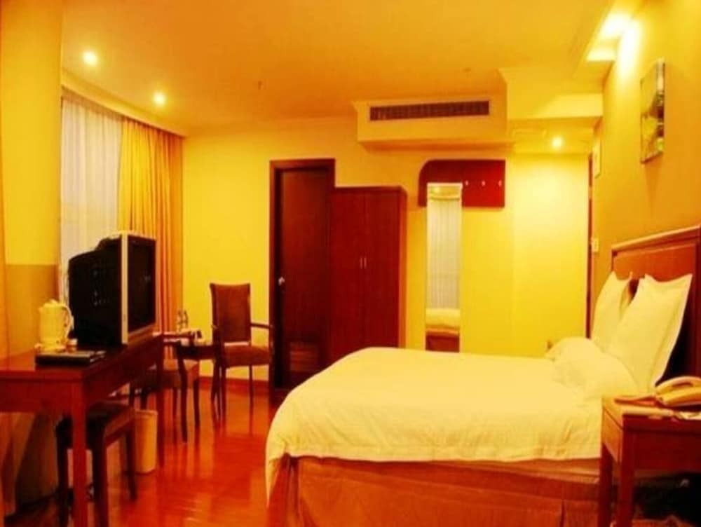 Шанхай: GreenTree Inn ShangHai PuDong New District TangQiao Metro Station Expr