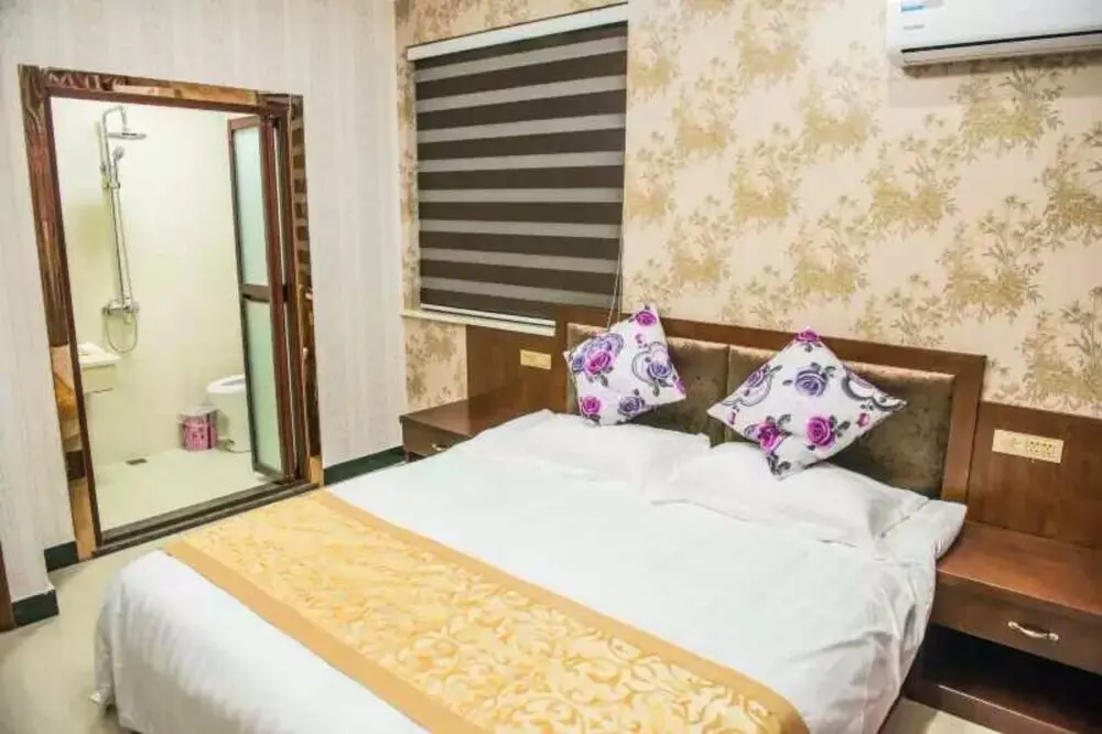 Цзясинь: Wuzhen Yuanyang Pavilion Inn