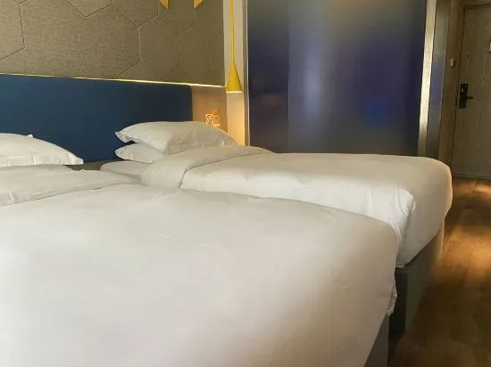 Шанхай: Jinglai Hotel. Selected (Shanghai Nanjing Road Pedestrian Street People's Square)