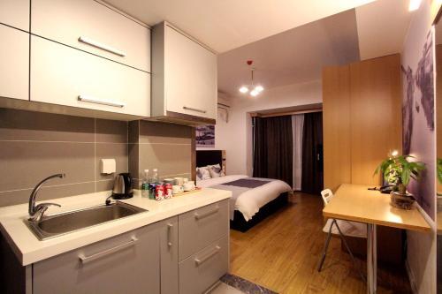 Нанкин: Elan  of Nanjing Maqun station hotel