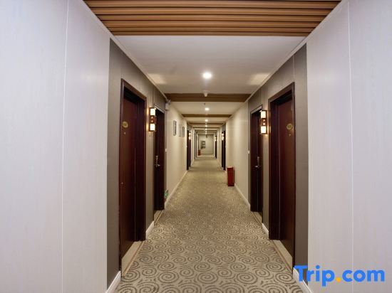 Ичан: Xinshidai Business Hotel