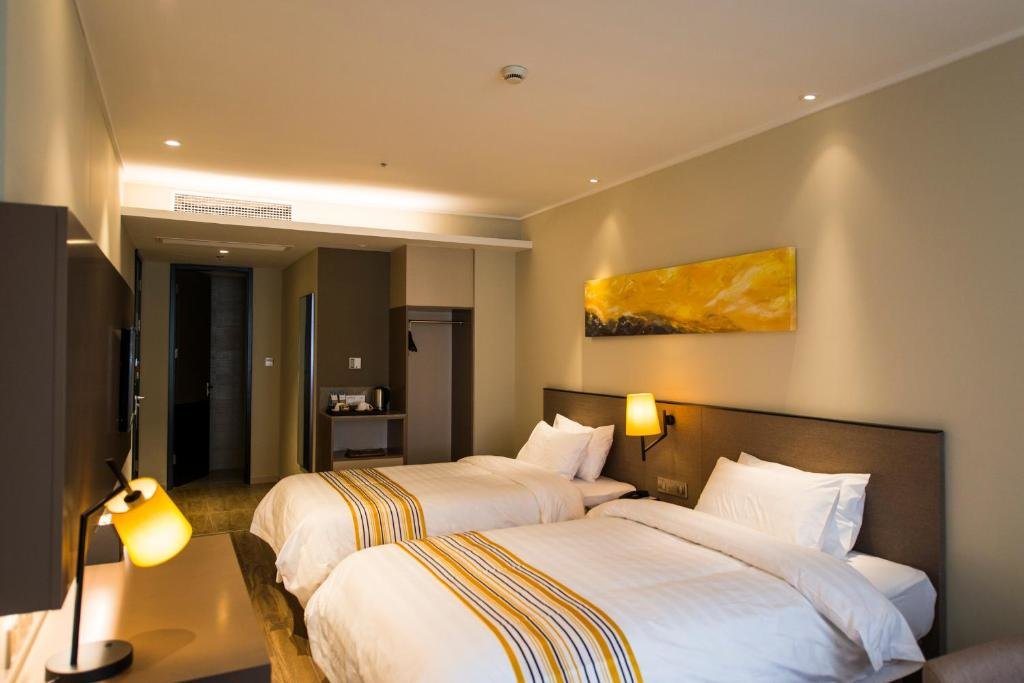 Цзиньцзэ: Home Inn Plus Suzhou Wujiang Fenhu Luxin Avenue