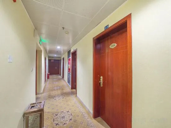 Чунцин: 998 Business Hotel