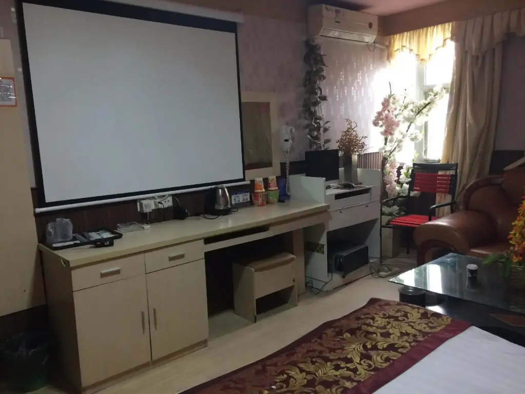 Гуанчжоу: Jiutian Hotel (Baixin Plaza, Baiyun Railway Station, Guangzhou)