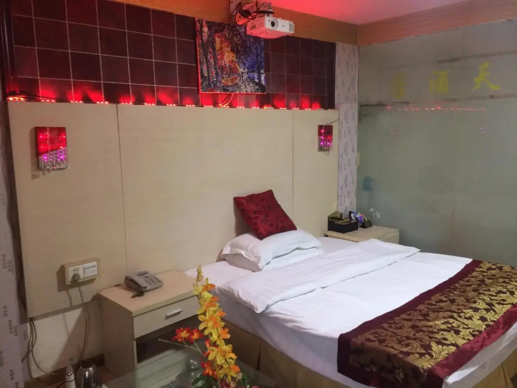 Гуанчжоу: Jiutian Hotel (Baixin Plaza, Baiyun Railway Station, Guangzhou)