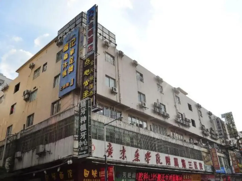 Гуанчжоу: Jiutian Hotel (Baixin Plaza, Baiyun Railway Station, Guangzhou)