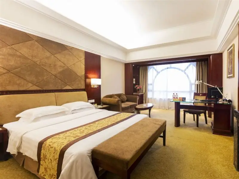 Дунгуань: Vienna International Hotel (Dongguan Changping Tian'ehu Road)