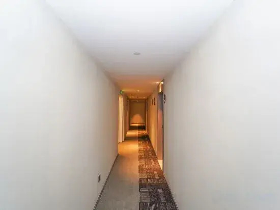 Шанхай: Shanghai Yaya Light Luxury Hotel (Hongkou Football Stadium)