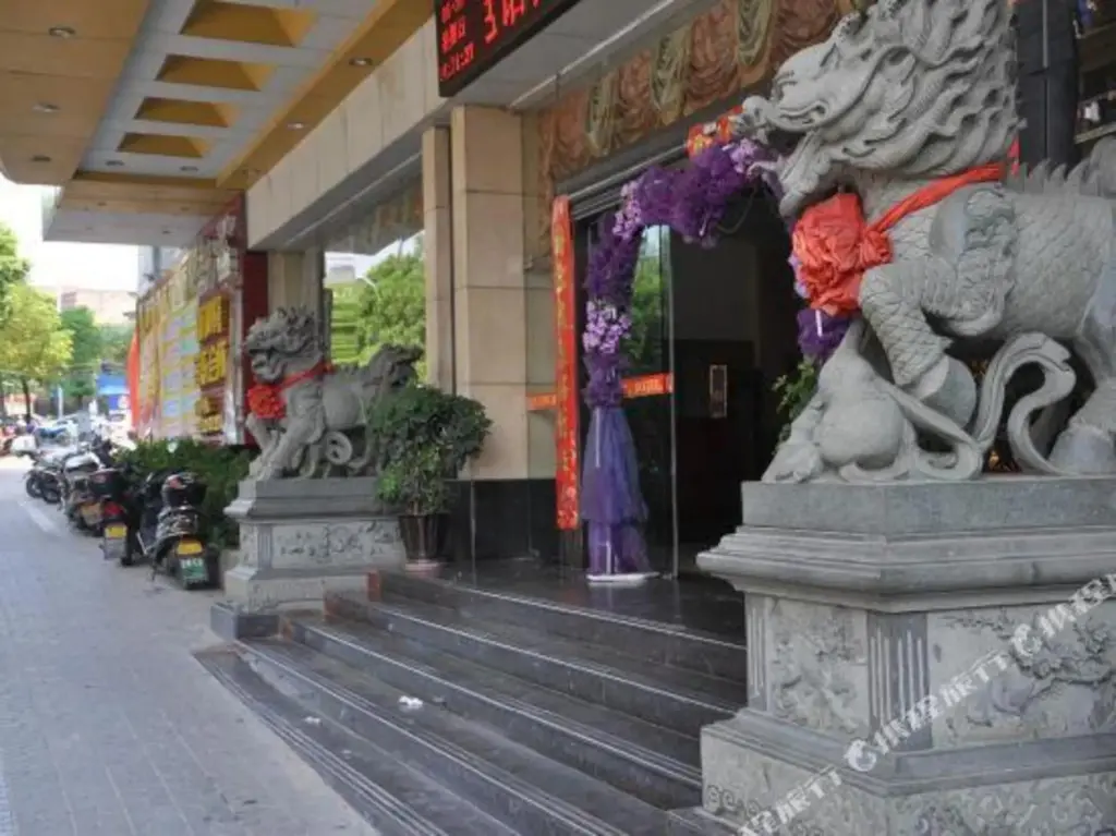 Наньпин: kunlun Hotel
