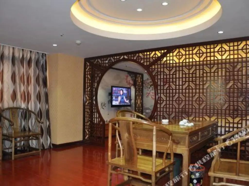 Наньпин: kunlun Hotel