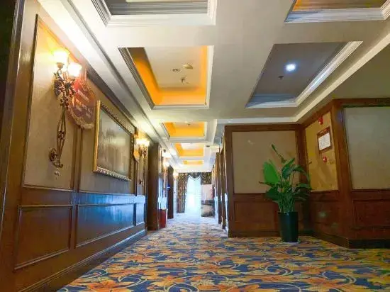Чэнду: Chengdu French Theme Gold Palace