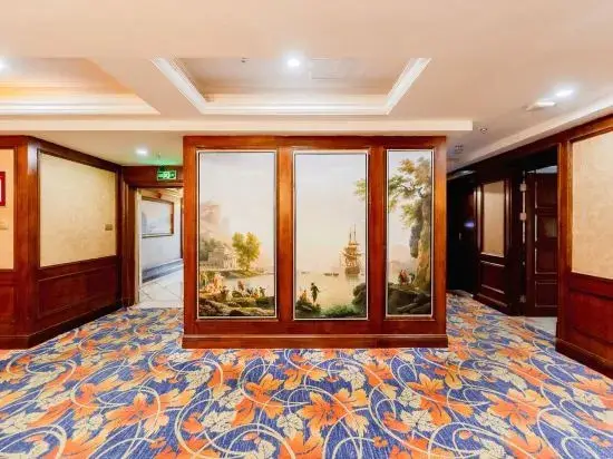 Чэнду: Chengdu French Theme Gold Palace