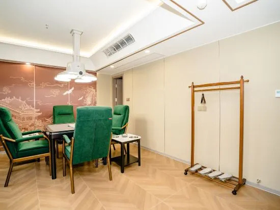 Чэнду: Chengdu French Theme Gold Palace