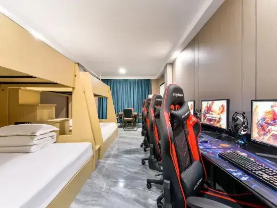 Хеби: Seven o'clock Sunshine E-sports Hotel (Hebi Xinghe Street Yulong Shopping Center)