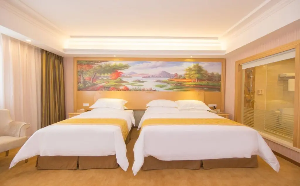 Гуанчжоу: Vienna Hotel Guangzhou Panyu Changlong Jinjiang Avenue
