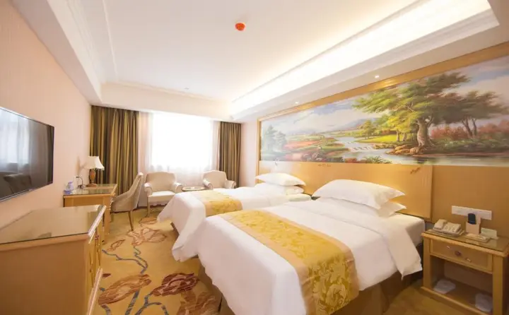 Гуанчжоу: Vienna Hotel Guangzhou Panyu Changlong Jinjiang Avenue