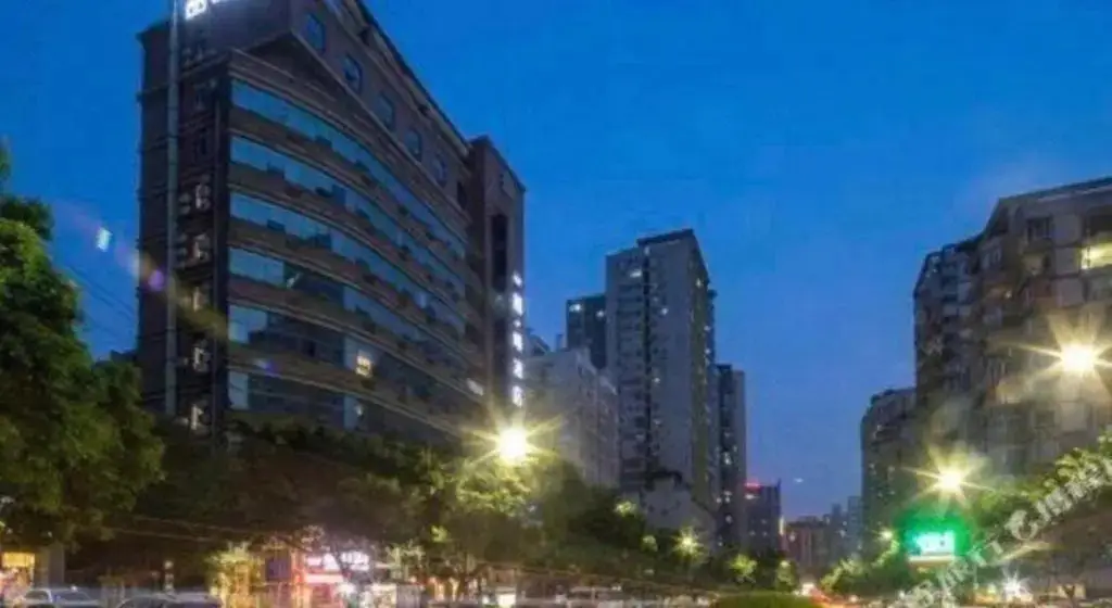 Чунцин: James Joyce Coffetel Chongqing Huangnibang Subway Station