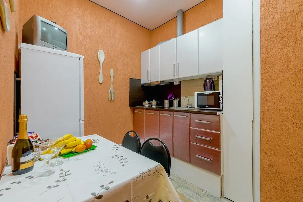 Санкт-Петербург: 2 Bedroom Apartment on Nevsky 135