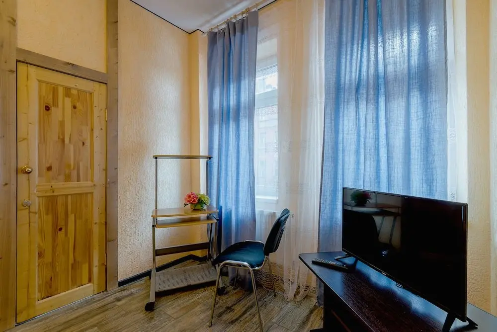 Санкт-Петербург: 2 Bedroom Apartment on Nevsky 135