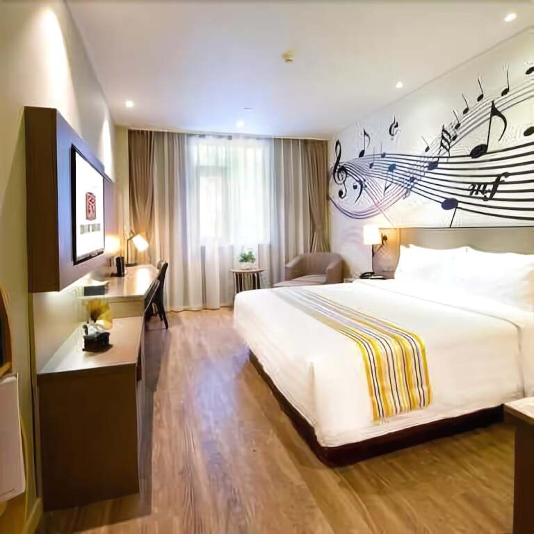 Сиань: Home Inn Plus