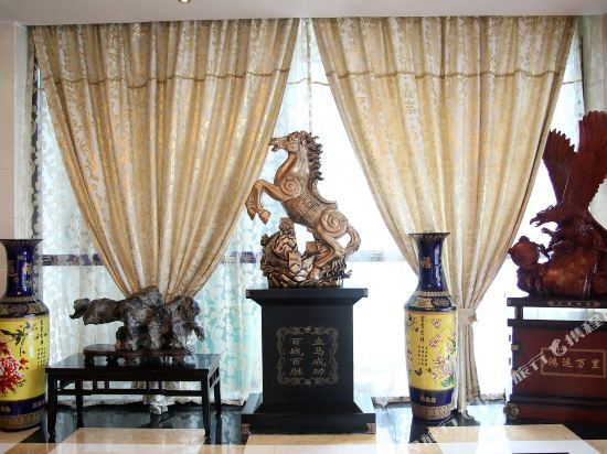 Бенгбу: Jincheng Anoluo Holiday Hotel