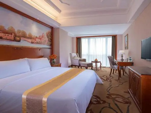 Фошань: Vienna International Hotel (Foshan Zumiao Zhangcha Branch)