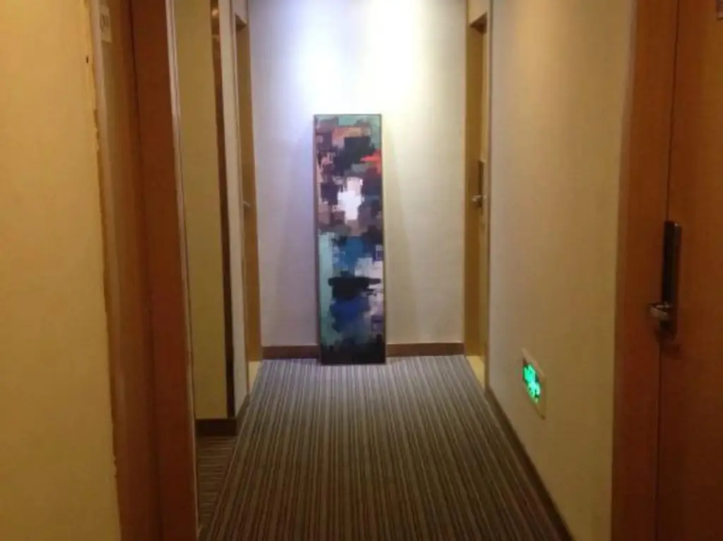 Шанхай: Newtown Hotel