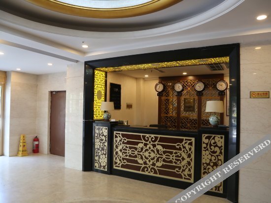 Циндао: Worker Family Hotel