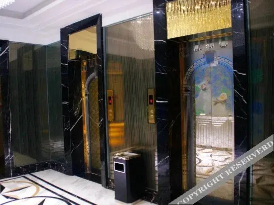 Цзуньи: Shijia Hotel