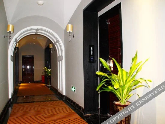 Цзуньи: Shijia Hotel