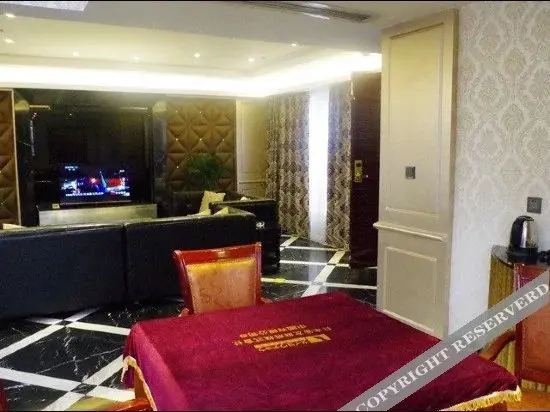 Цзуньи: Shijia Hotel