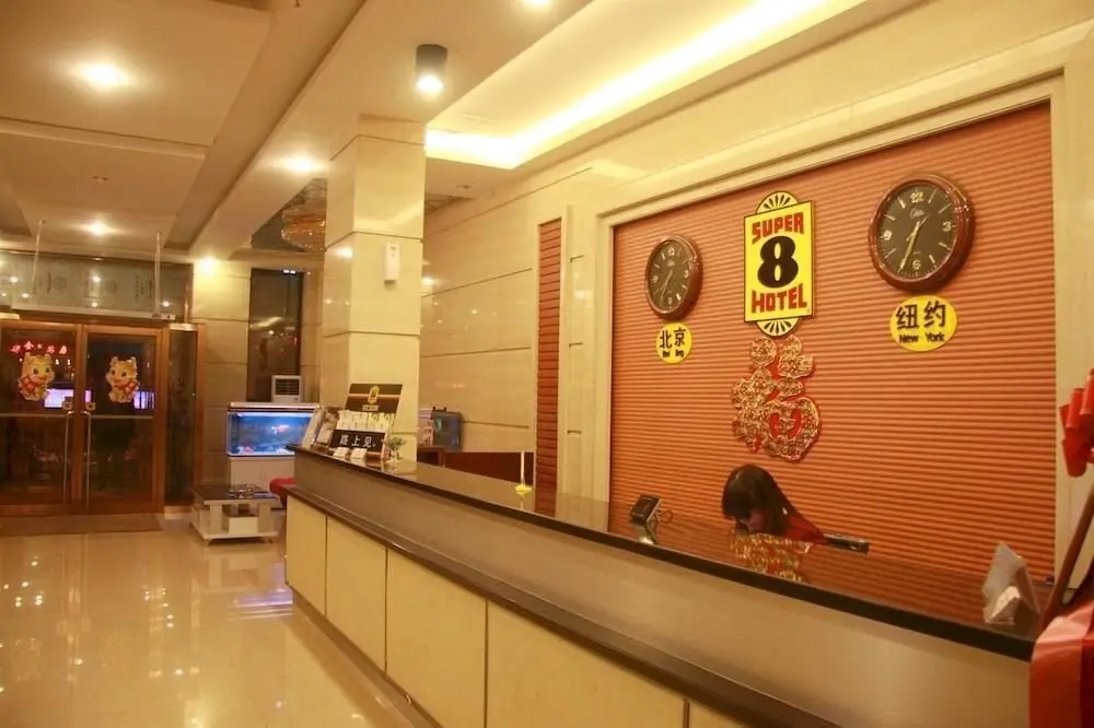 Баотоу: Super 8 Hotel Baotou Zhaotan Railway Station
