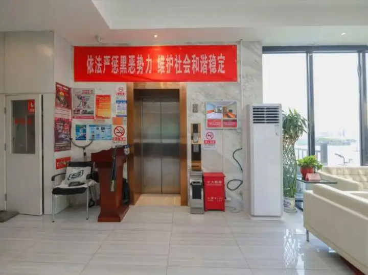 Пекин: Lemon Bay Hotel (Beijing Wufutang Metro Station)