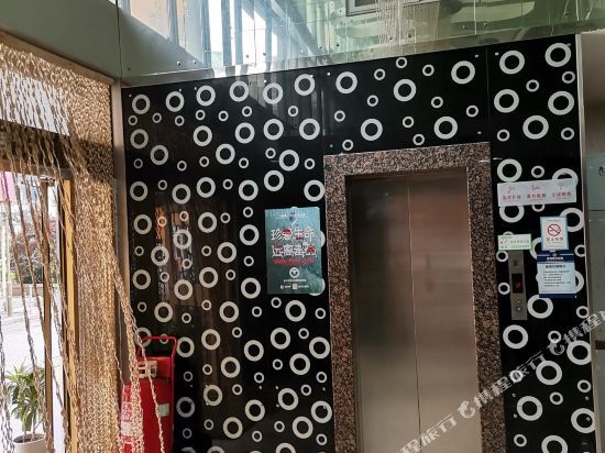 Циндао: Qingdao Runjia Boutique Hotel (Taishan Road Subway Station Branch)