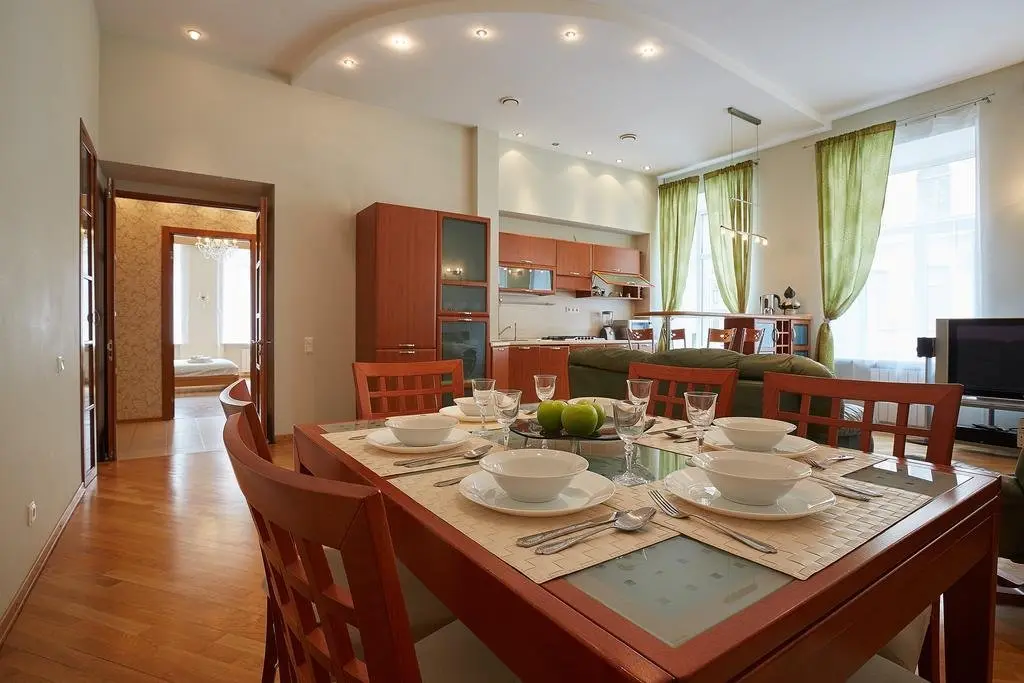 Санкт-Петербург: Center City Flats near Nevsky