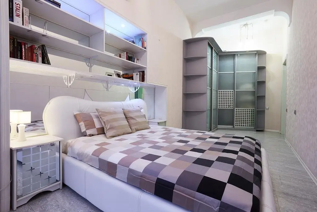 Санкт-Петербург: Center City Flats near Nevsky