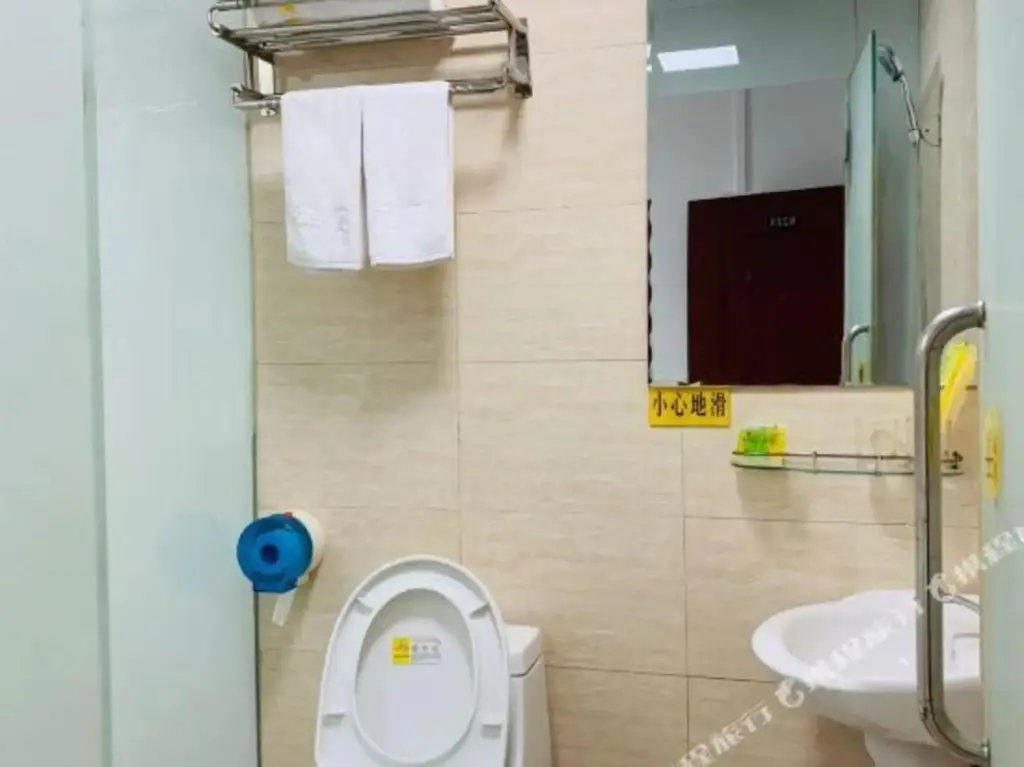 Шэньчжэнь: Huayue Hotel (Longhua Dalang)