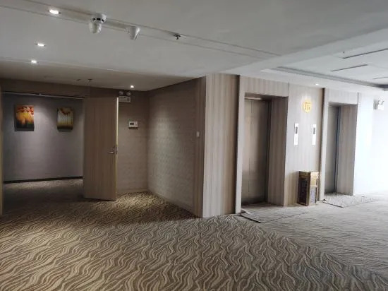 Letian Century City Hotel (Weihai Railway Station Hanlefang) — фото 1