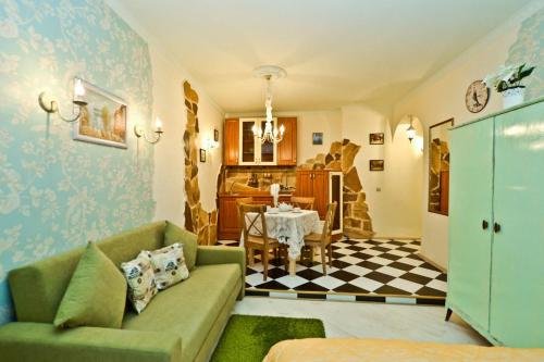 Санкт-Петербург: Studio on Zhukovskogo 6