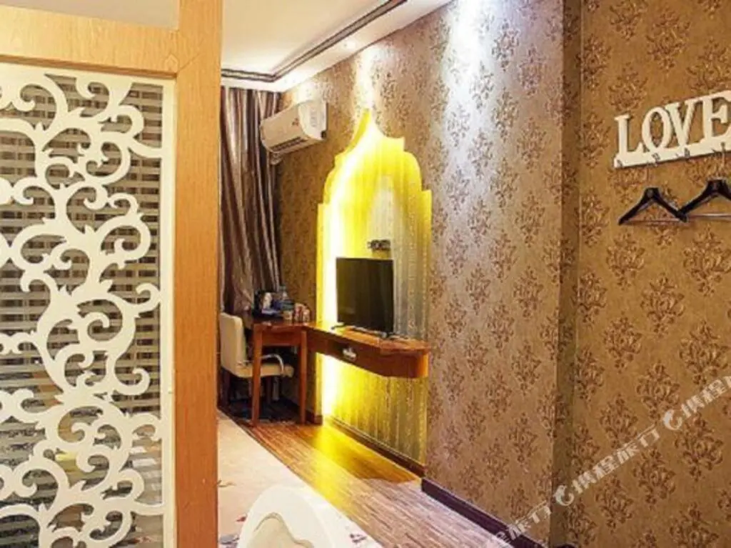Лупаньшуй: Liupanshui Mangu Huanggong Thai style Hotel (Railway Station Store)
