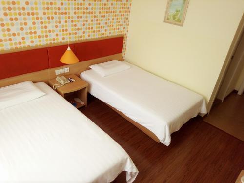 Далянь: Home Inn Dalian North Railway Station